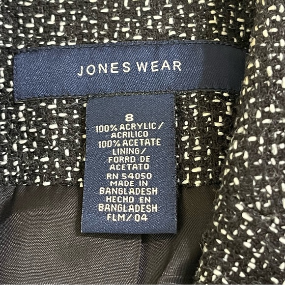 Jones Wear Black and White Patterned Coat - Picture 3 of 9